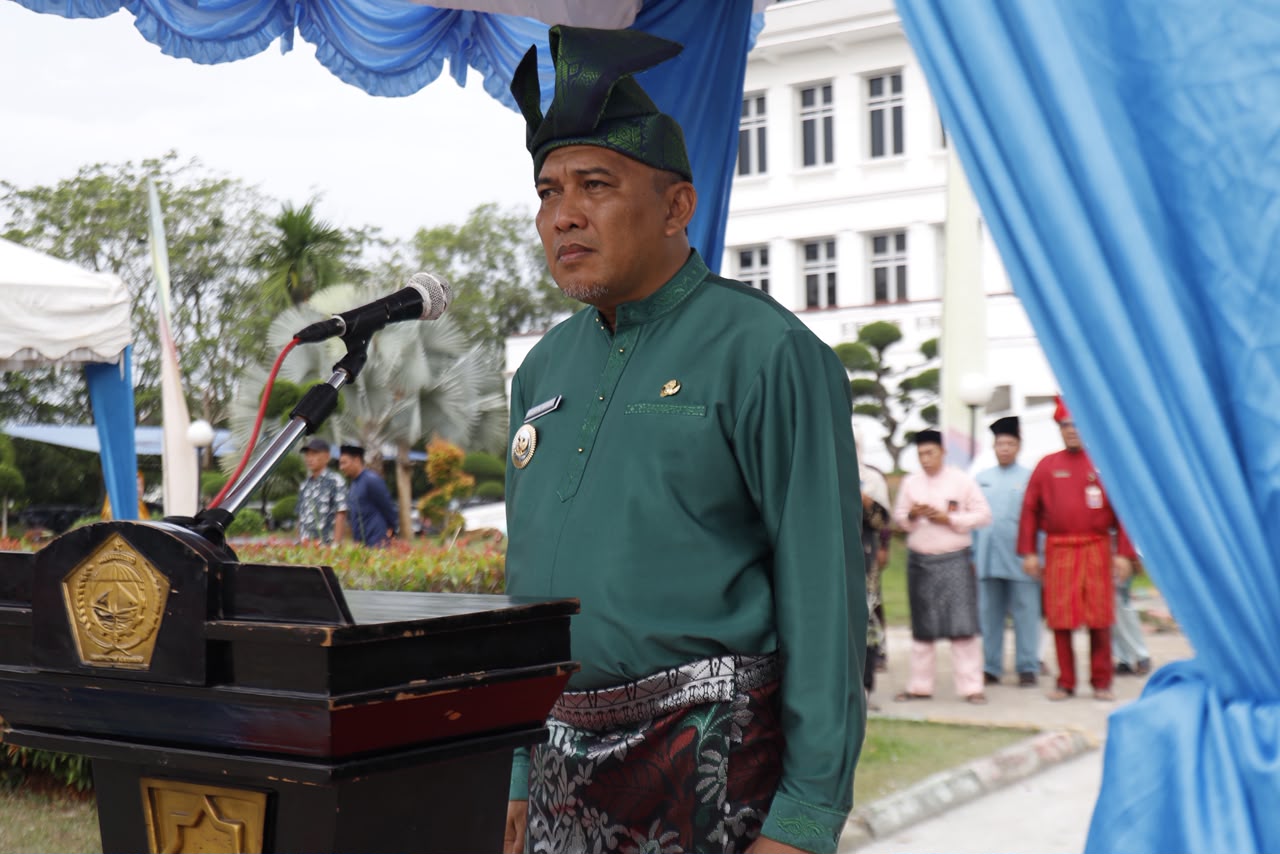 Pimpin Upacara HUT ke-24 Kepri di Kabupaten Karimun, Wabup Rocky Marciano Bawole Bacakan Amanat Gubernur dan Sampaikan Capaian Pembangunan