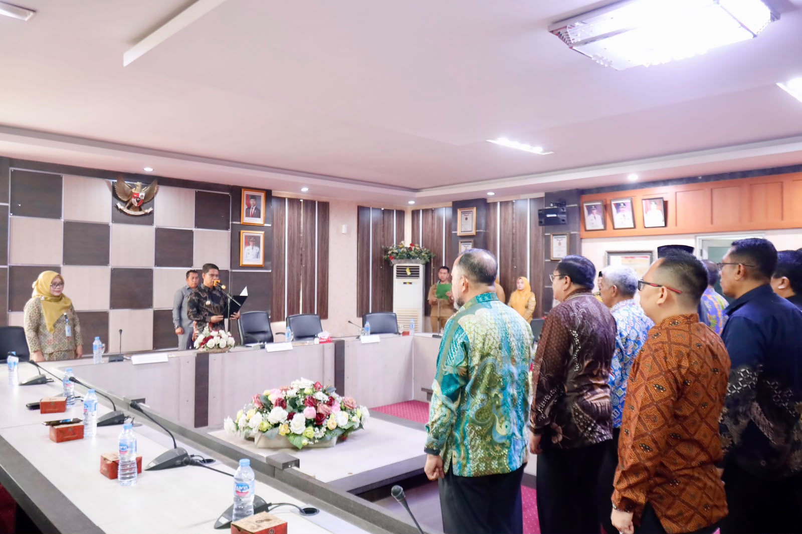 Bupati Karimun Ing. H. Iskandarsyah Kukuhkan Tim Pengawasan Bahasa dan Tandatangani MoU dengan Badan Bahasa Kemendikdasmen