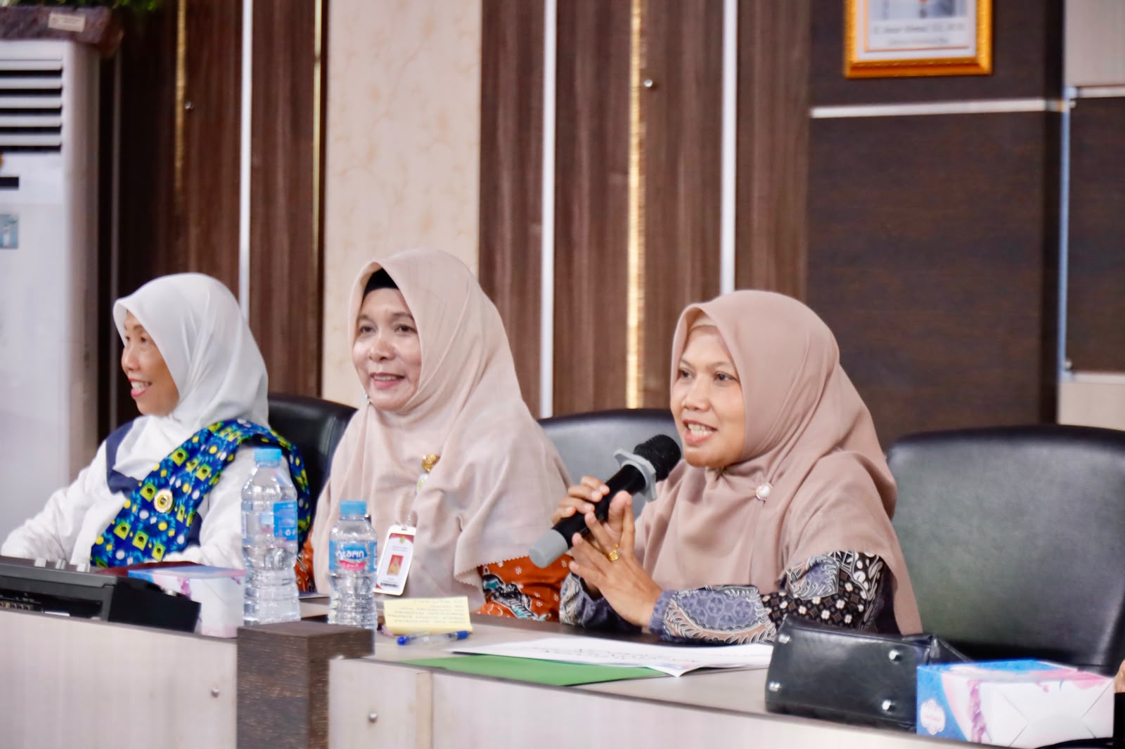 Wujudkan Ruang Aman, Ketua TP PKK Karimun Hj. Siti Rojiah Iskandarsyah Ajak Masyarakat Bersama Cegah Kekerasan Terhadap Perempuan