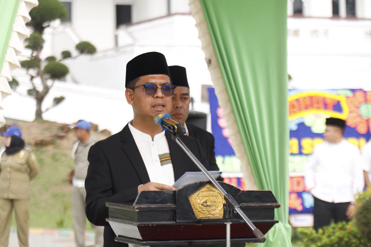 Pimpin Upacara Hari Santri 2026, Bupati Karimun Ajak Santri Kuatkan Negeri Menuju Indonesia Emas